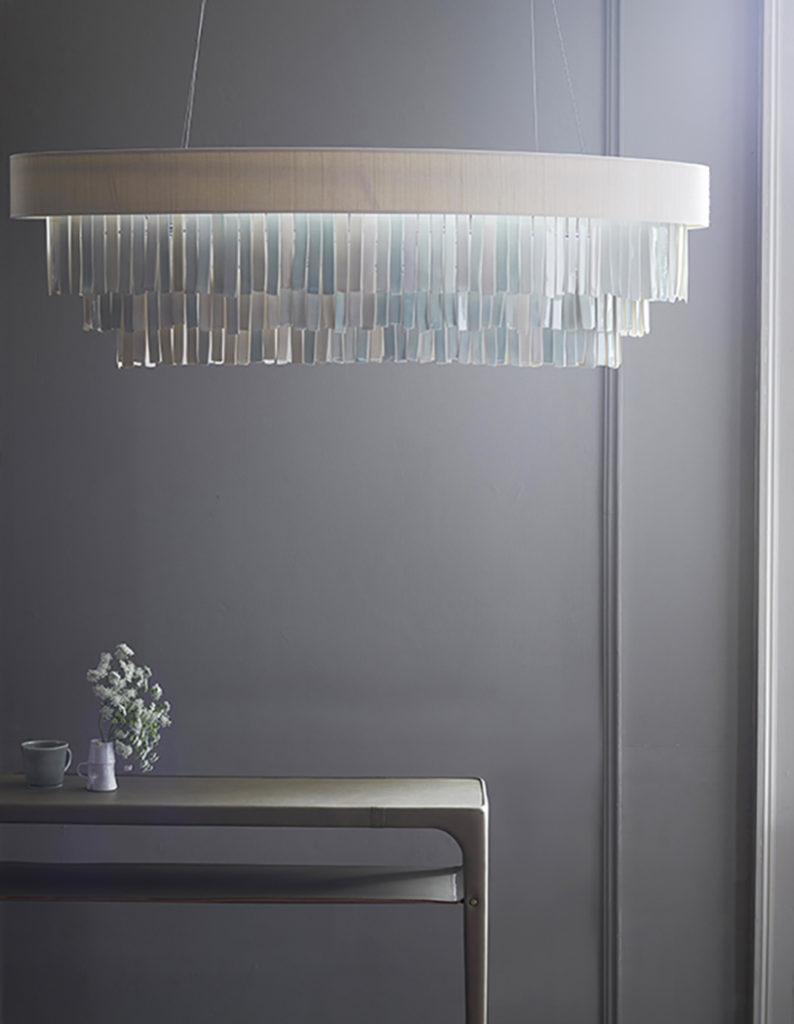 MEDIAN: 1 PENDANT - R HUGHES