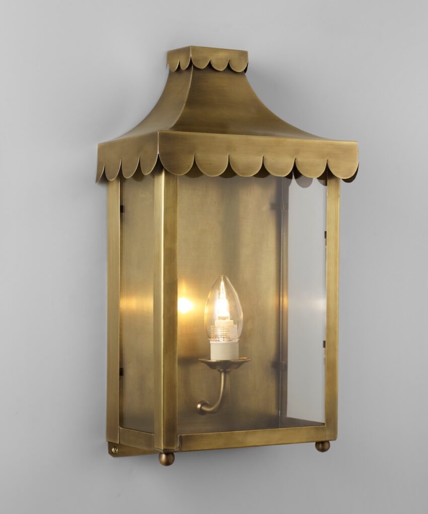 Scallop Edge Wall Lantern