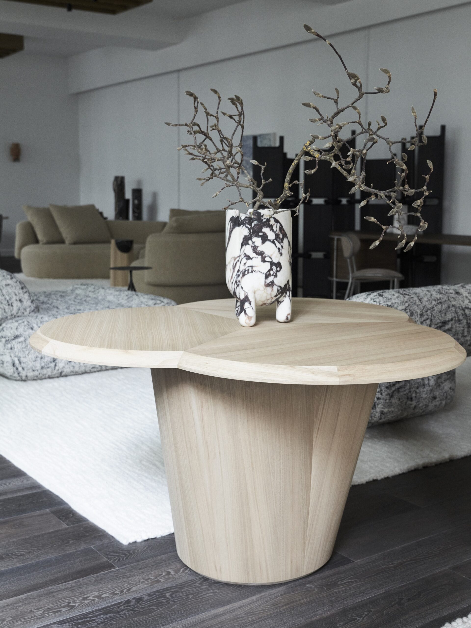 CLOVER Dining Table