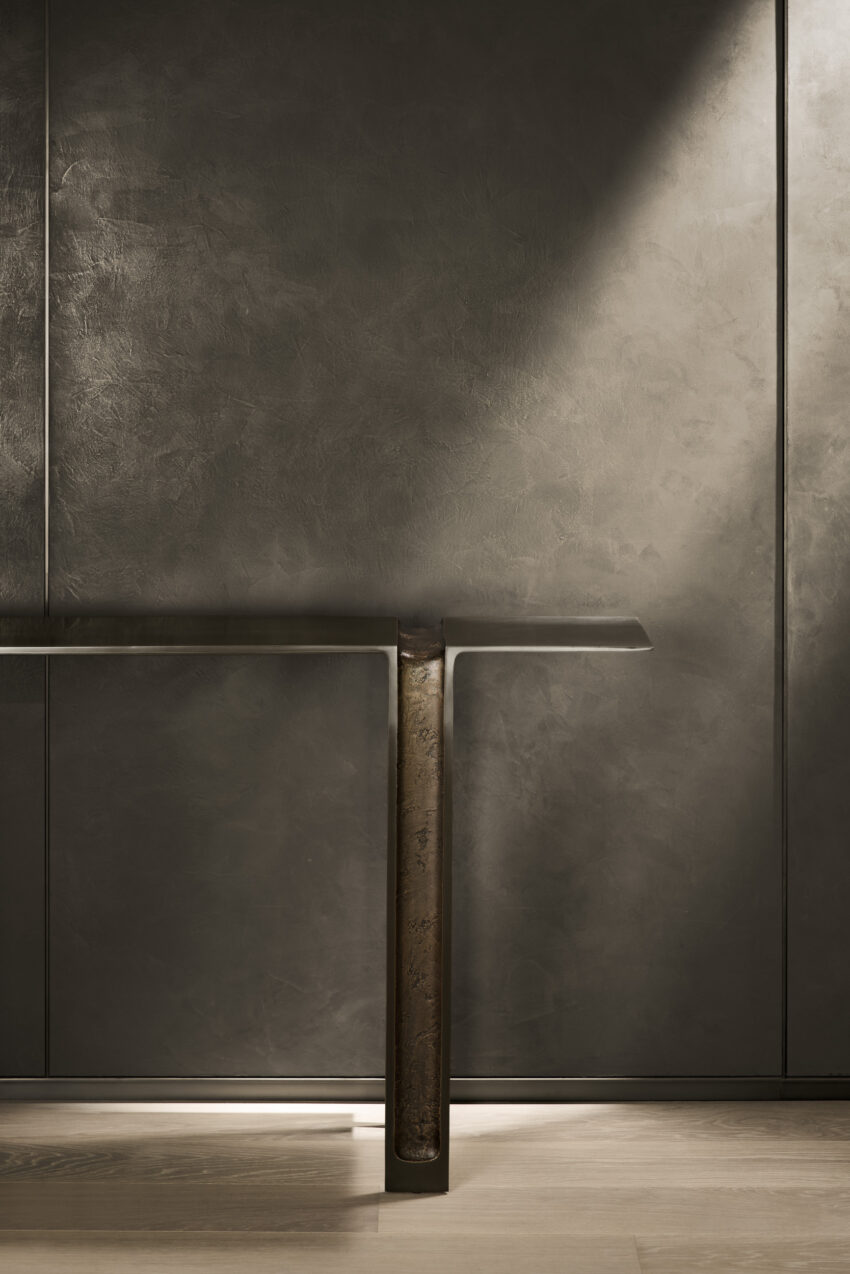 DUNMORE CONSOLE