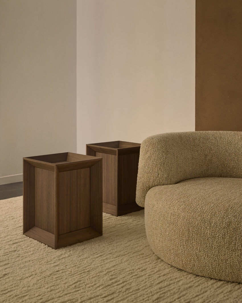 B SIDE Table