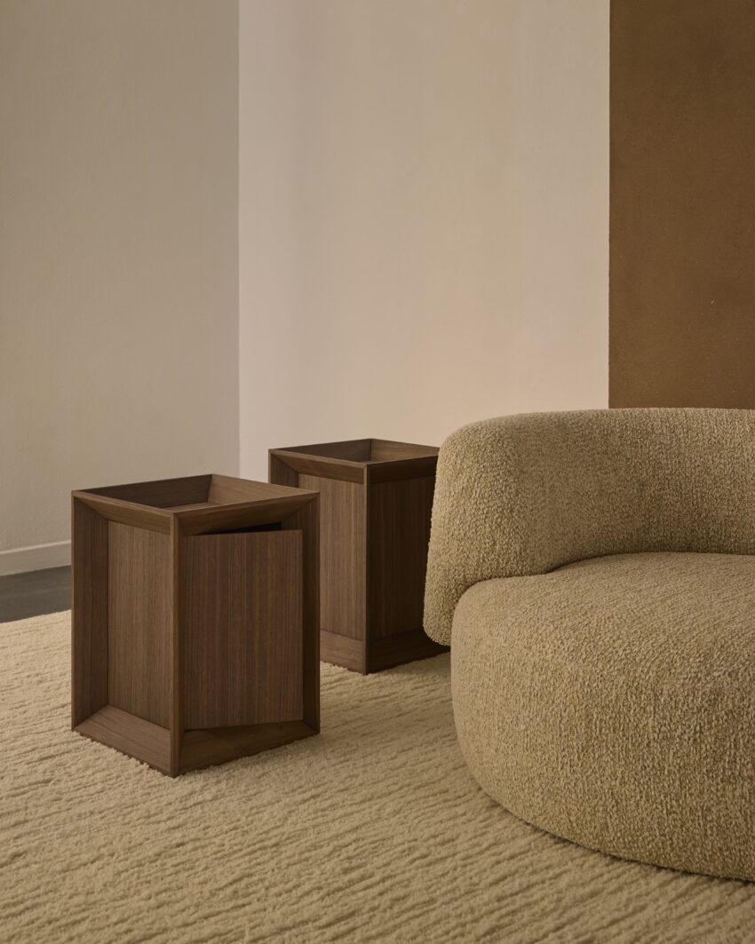 B SIDE Table