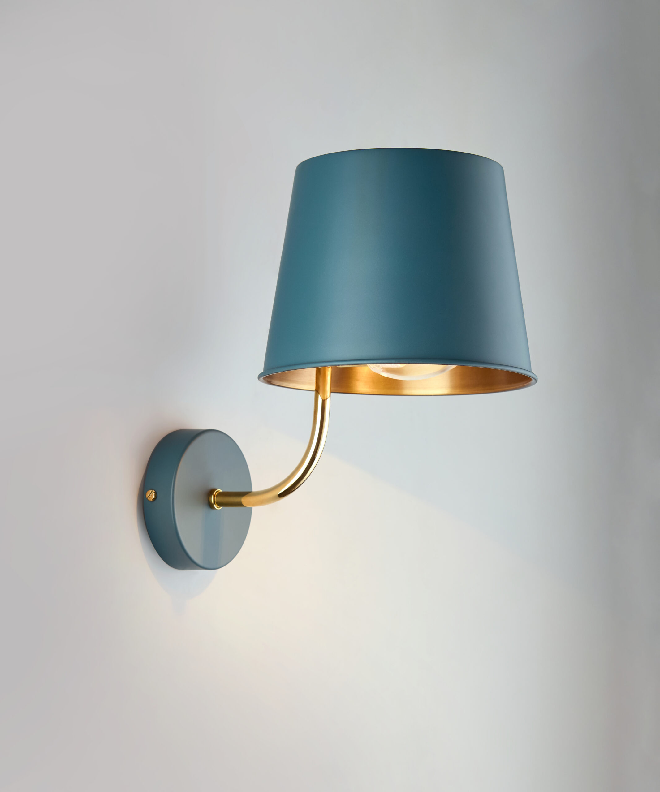 OCTAVIA BRASS WALL LIGHT