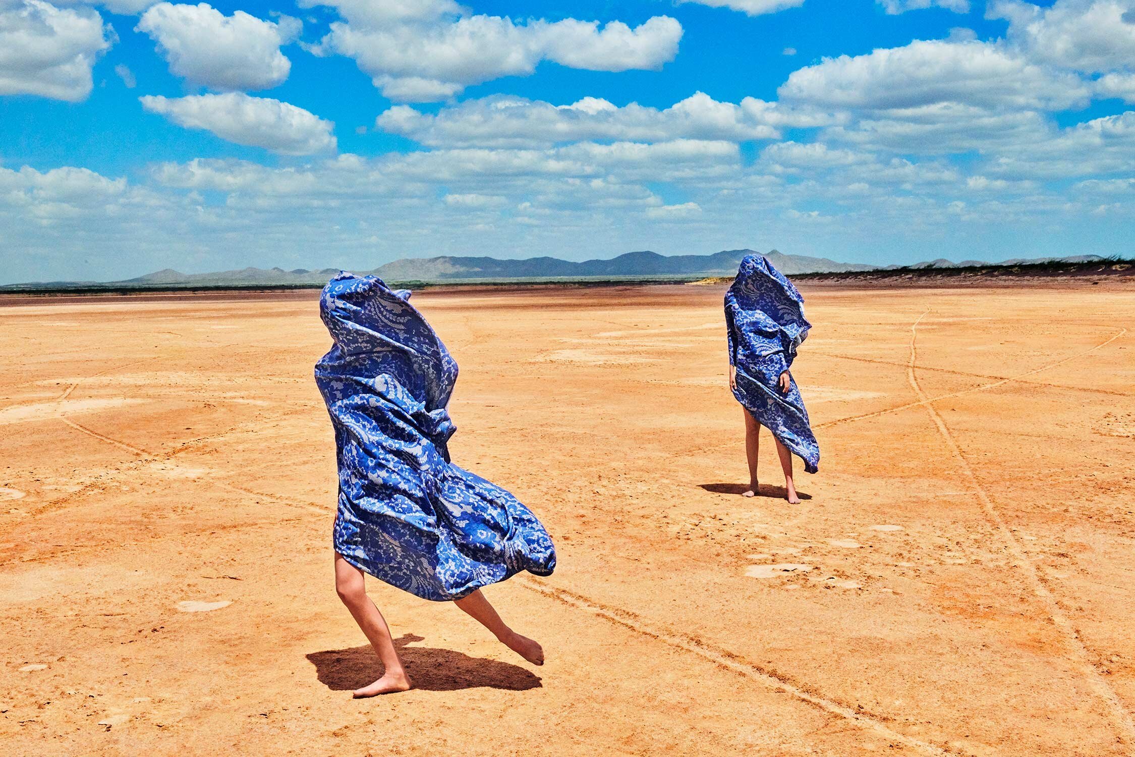 ELLE in OBSIDIAN/ROSEWATER