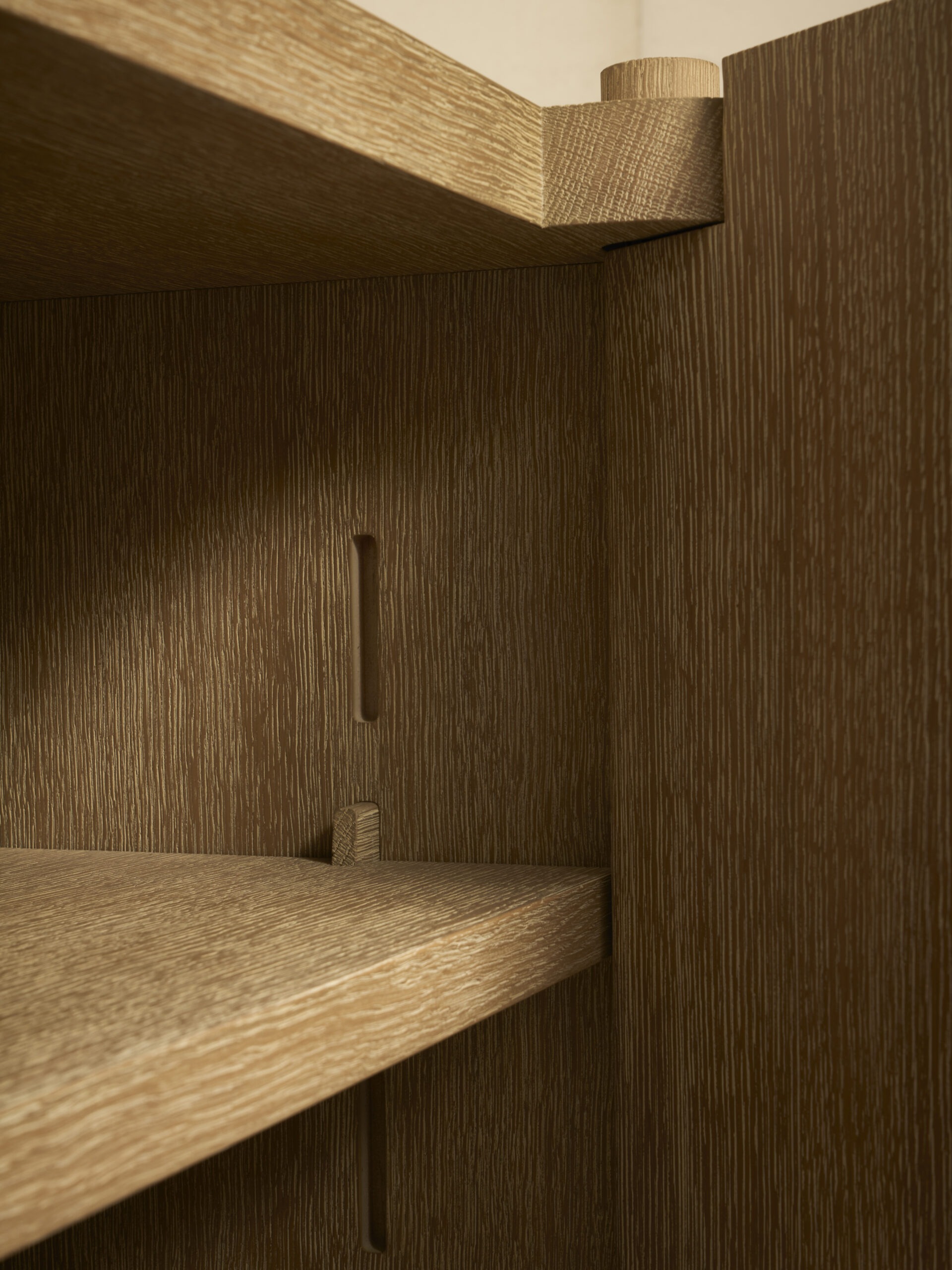 JIA SIDEBOARD