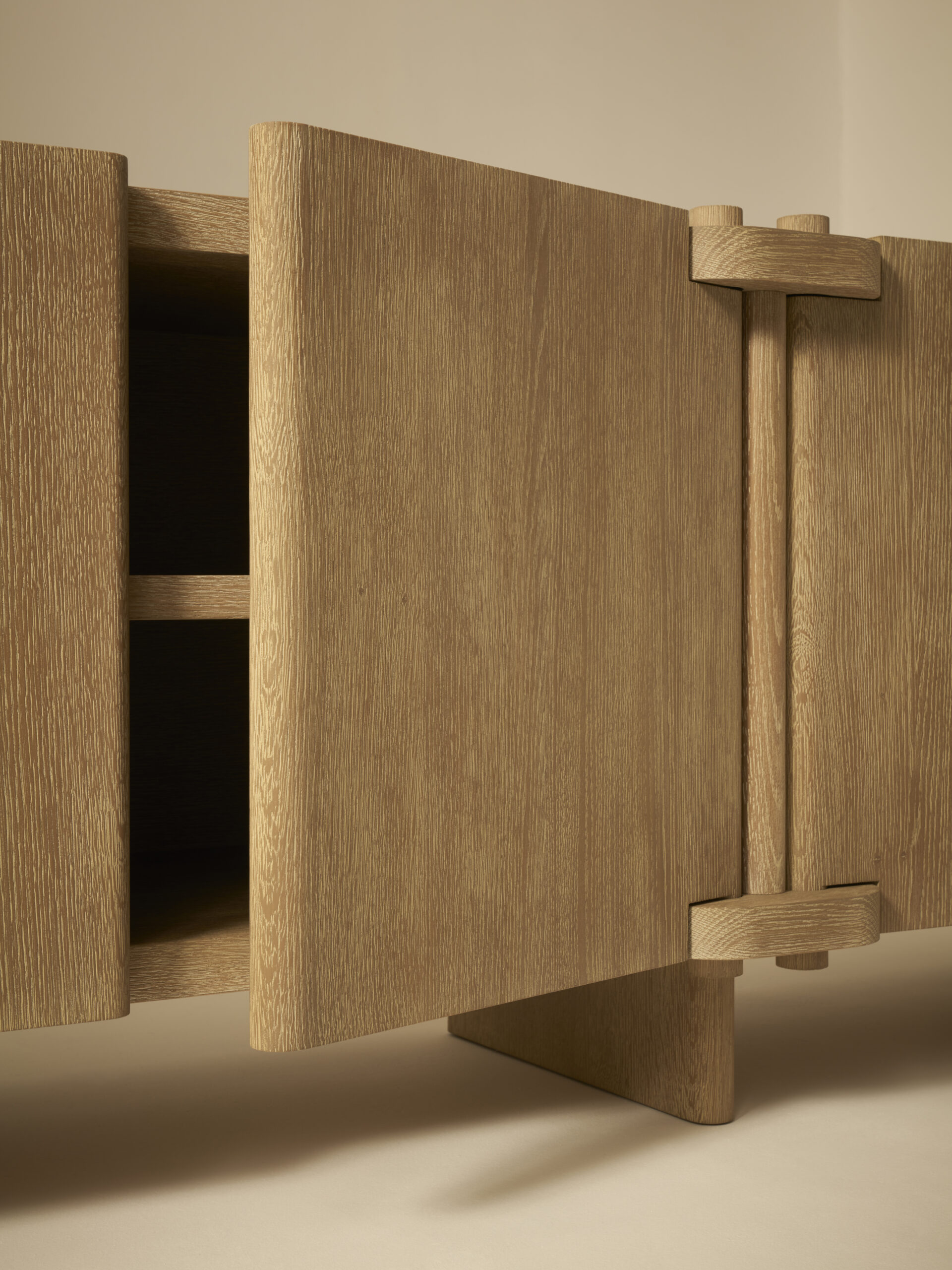 JIA SIDEBOARD