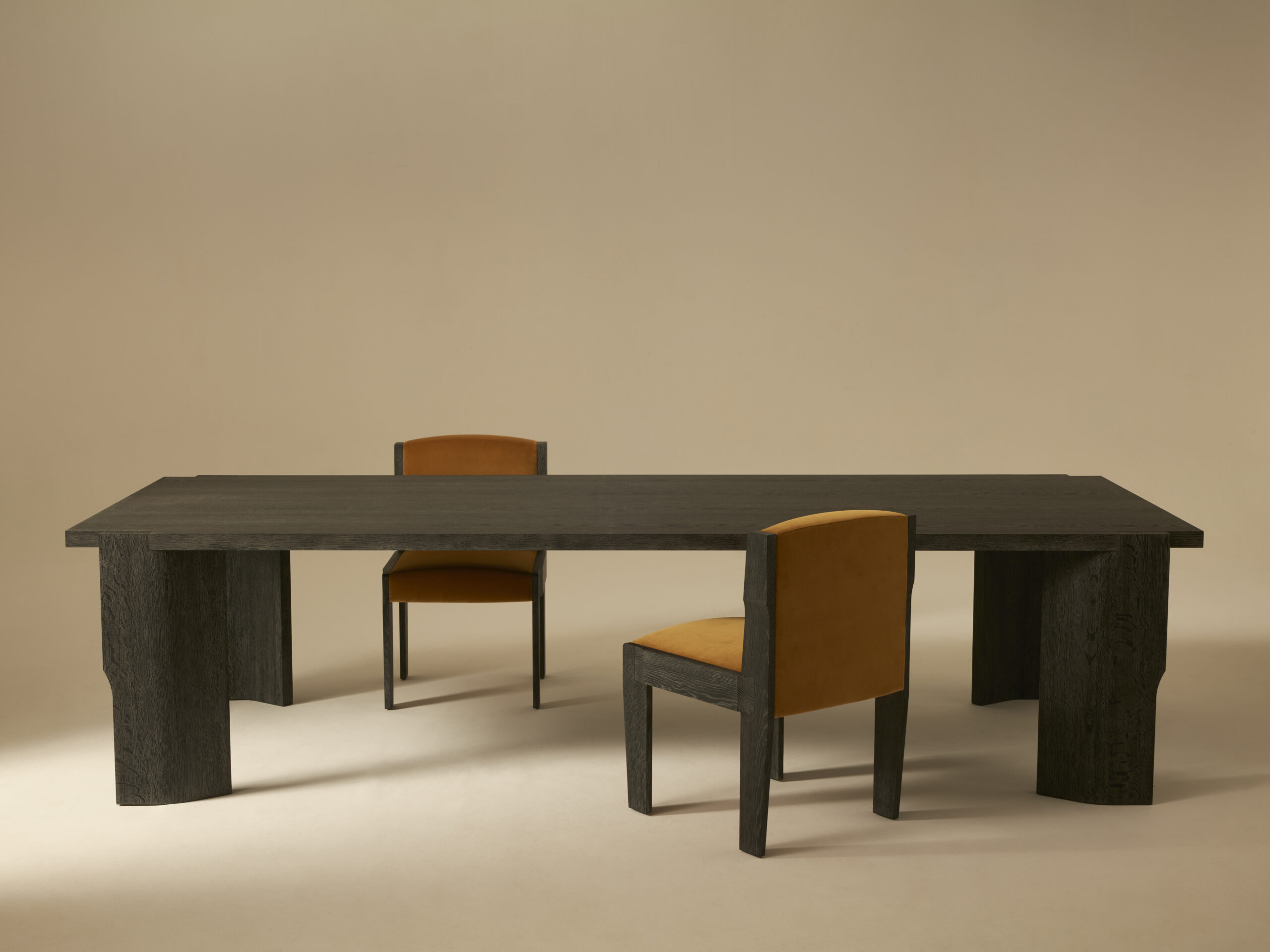 GIL DINING TABLE