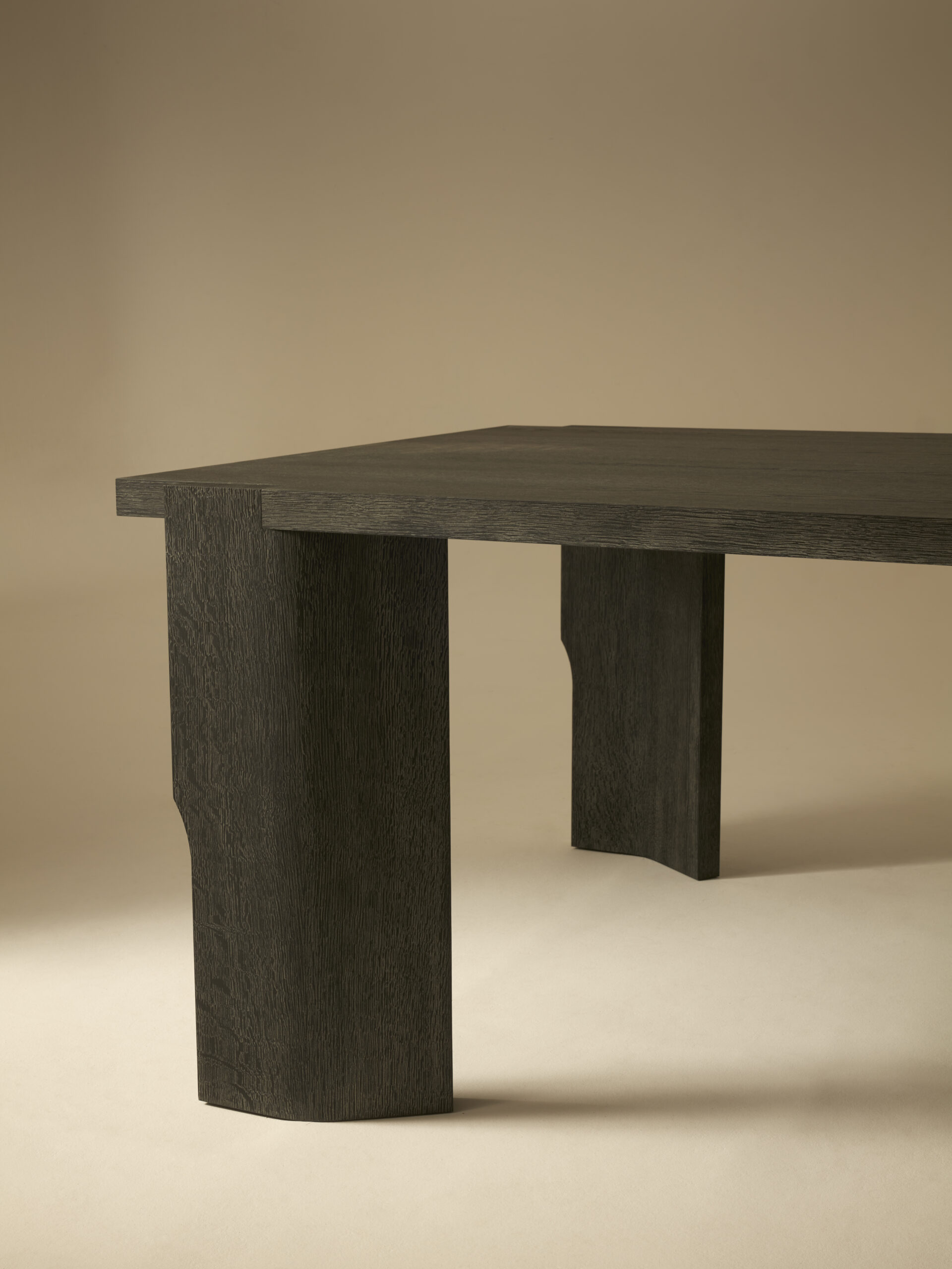GIL DINING TABLE