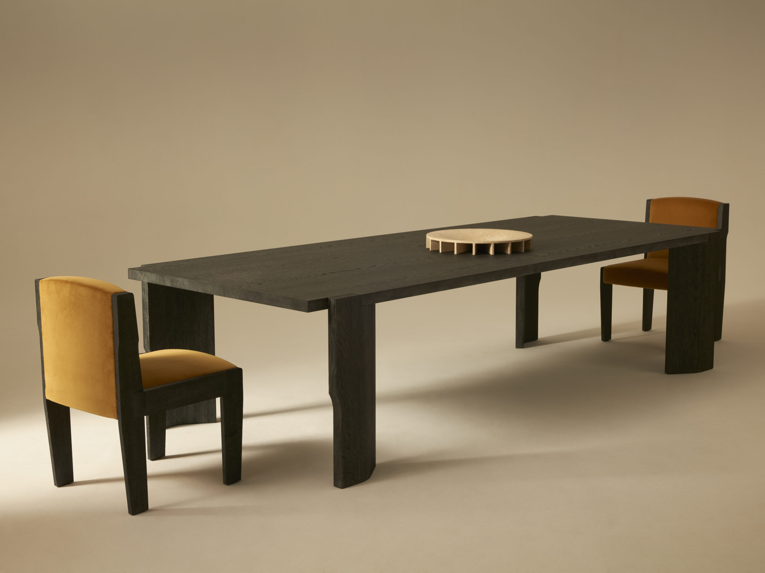 GIL DINING TABLE